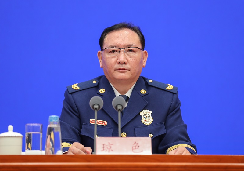 欧美干逼应急部党组成员、消防救援局局长琼色出席新闻发布会